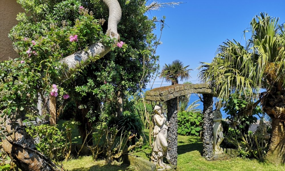 Neue Existenz, Azoren! Traumhafte Ferienanlage, Haupthaus + 3 Ferienhäuser, mediterraner Garten