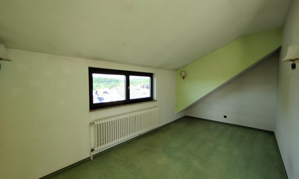 Gepflegte 2,5-Zimmer-ETW, großer Balkon, herrliche Aussicht, Garage, freigestellt, Taunusstein-Wehen