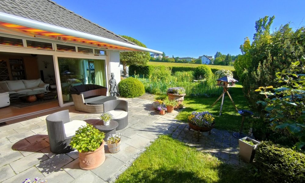 Stilvolles Wohnen mit Gartenidylle – großzügiges, sehr gepflegtes EFH mit Einliegerbereich